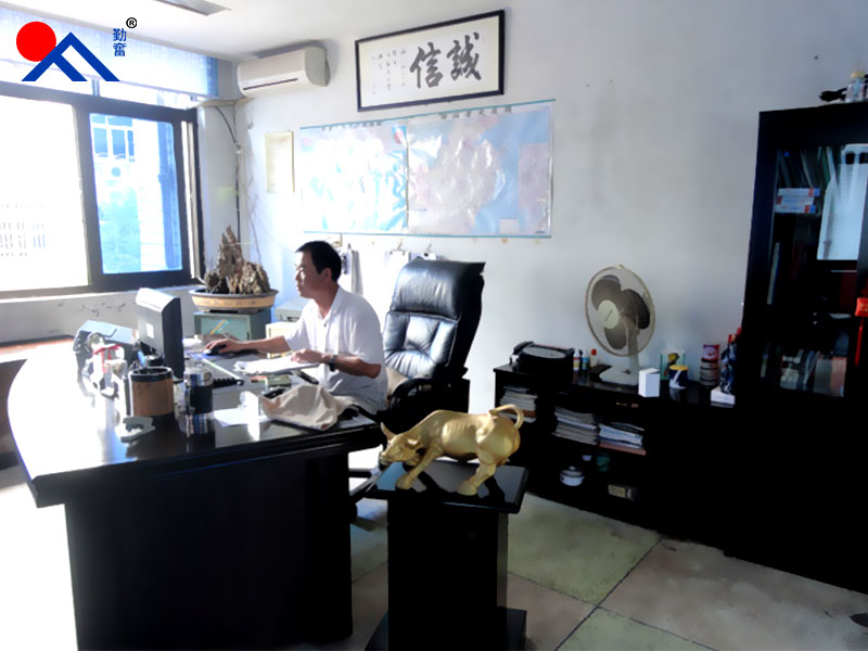 勤奮機械總經理